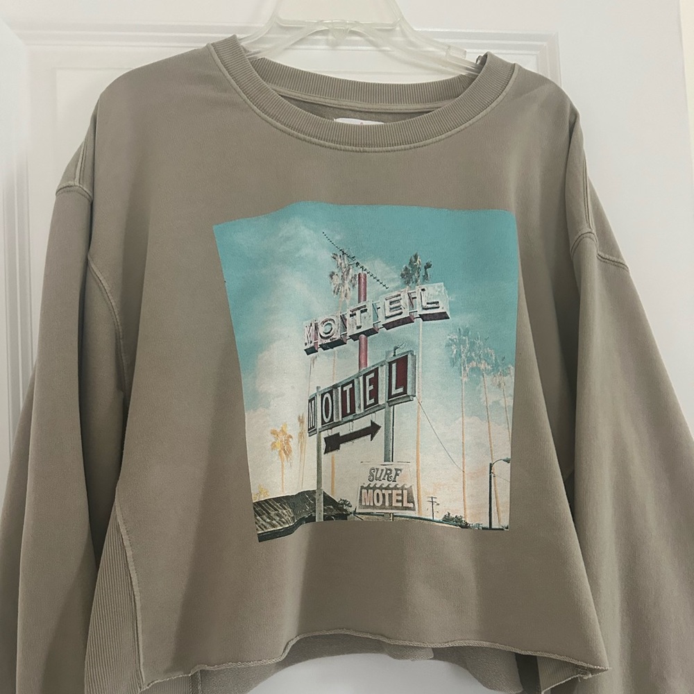 Graphic Cropped Sweatshirt with Motel Print